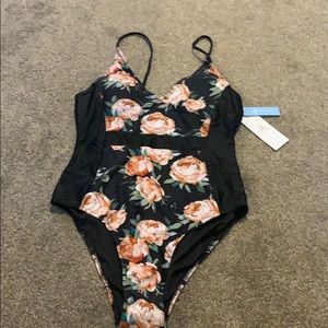 Cupshe Swimsuit large - brand new